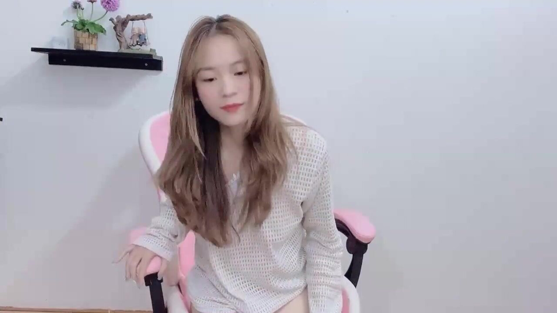 Luna 2023 06 26 3 - asian - webcam - luna
