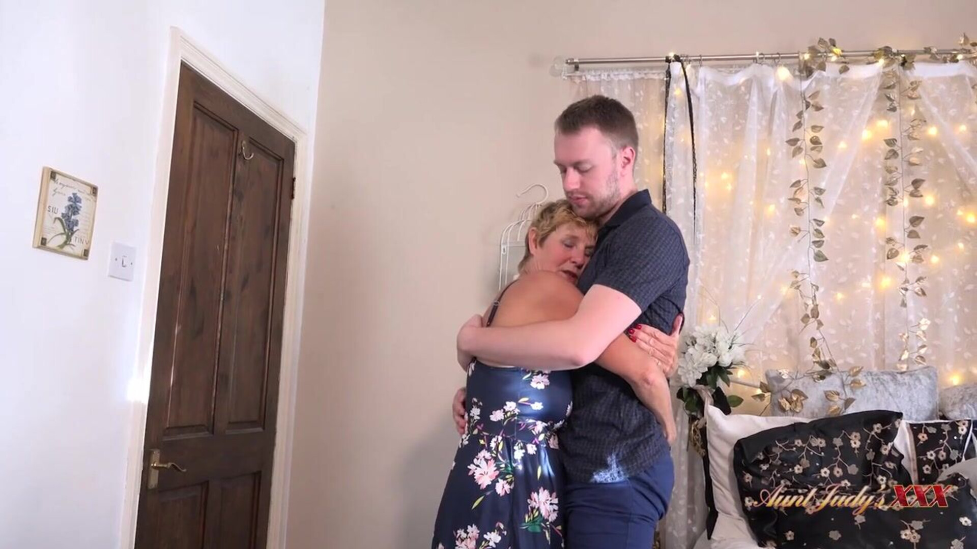 Molly Molly Gets A Facial From Her Step Son Before She Walks Out 2 - milf - mature - big ass - blowjob