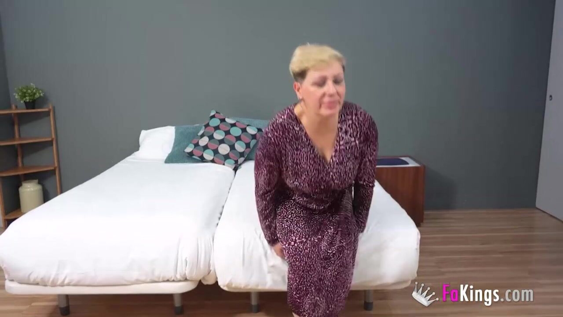 Short haired blonde milf - amateur - bbw - milf