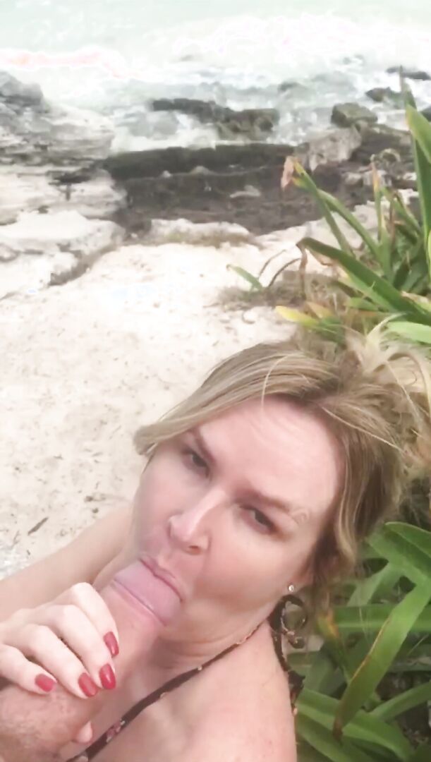 Marcrosexxx - holidaymaker gets fucked on the beach - ManyVids - outdoor - pov - blowjob - big dick