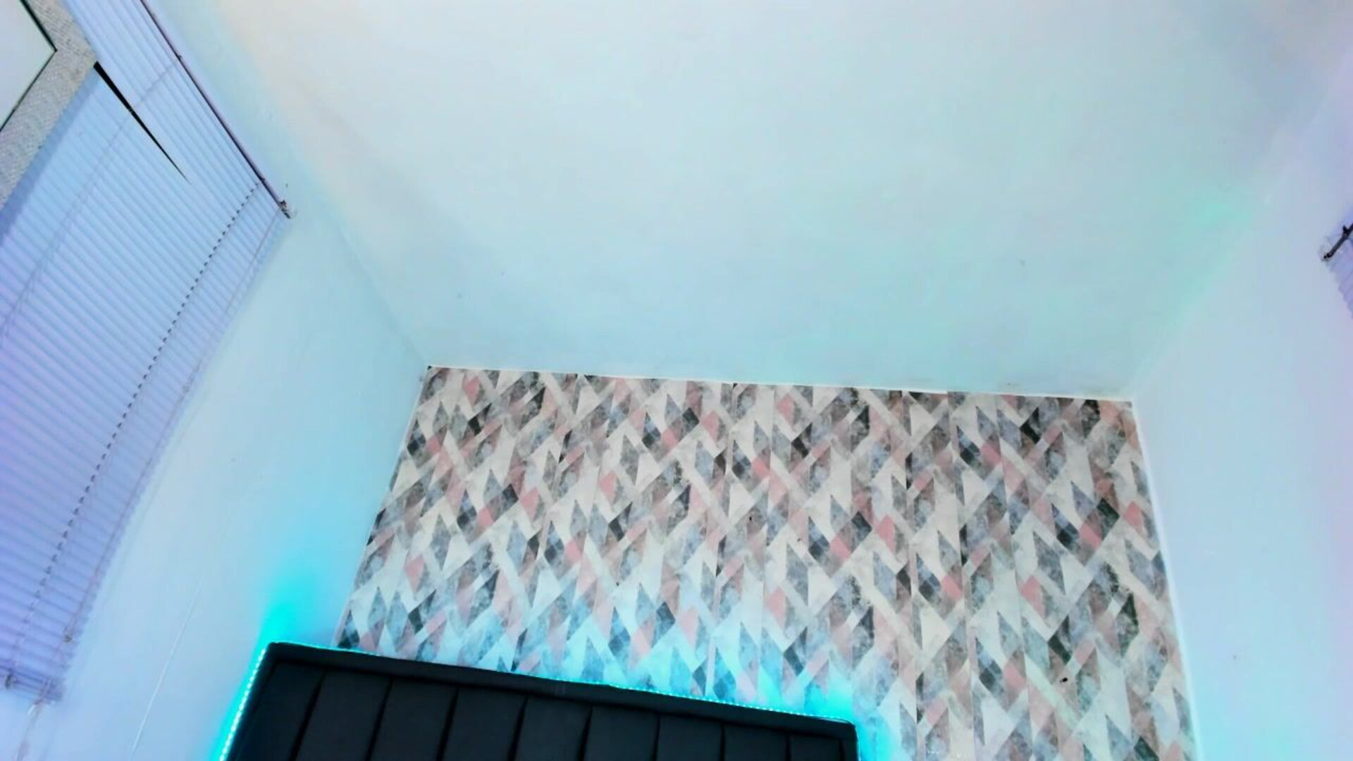 latin lola 2025 11 22 07h13m42s - webcam