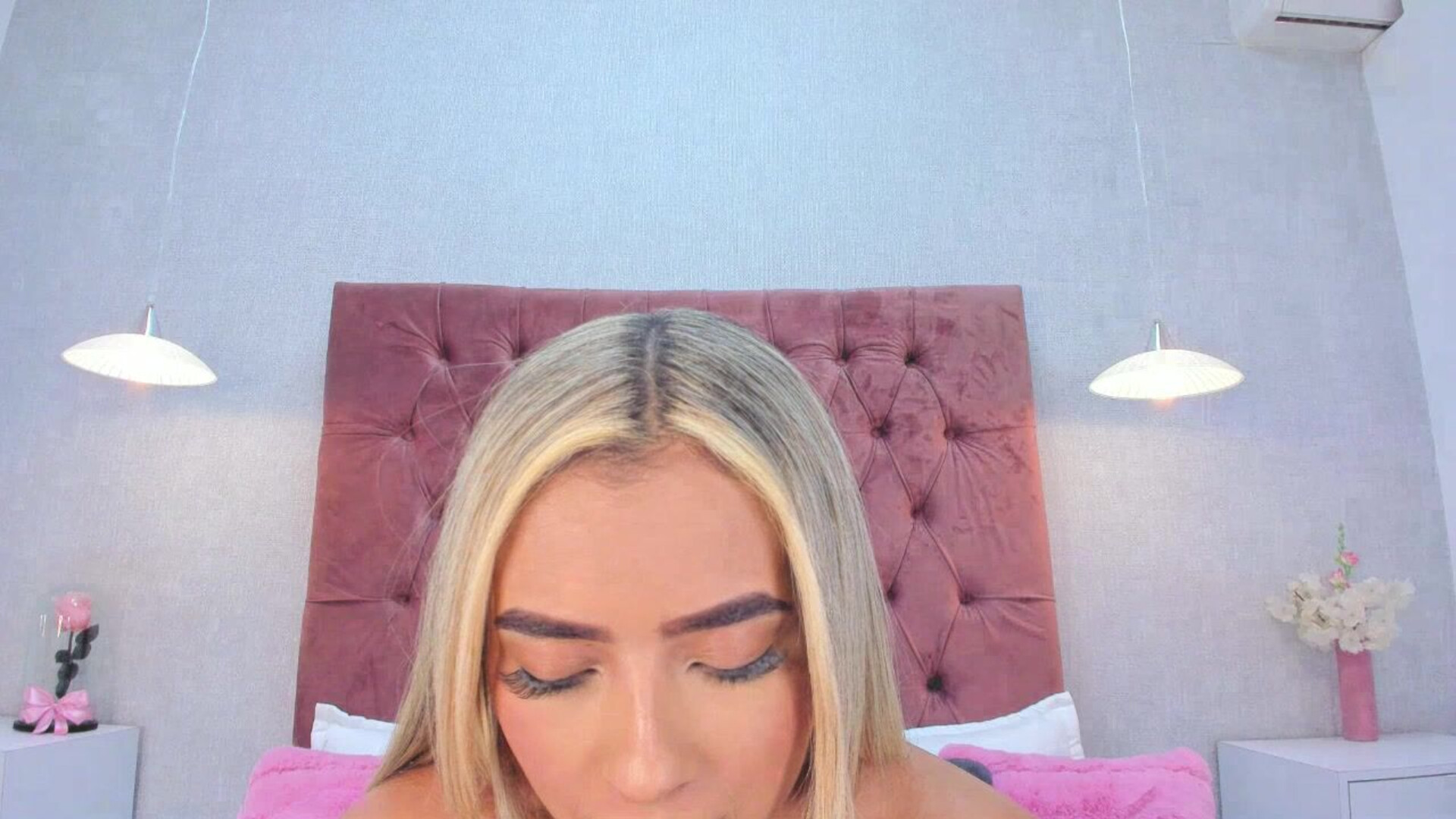 meganchase 2025 11 24 18h59m46s - webcam