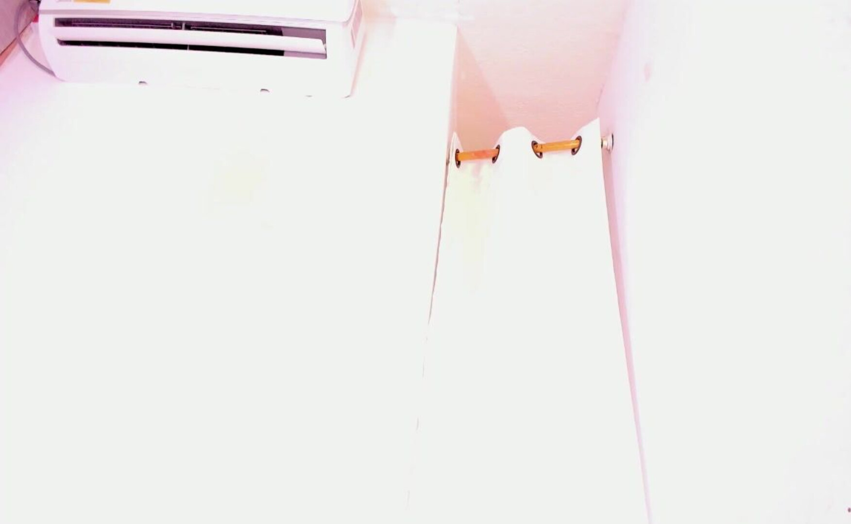 miakirshner 2025 12 28 10h01m31s - webcam