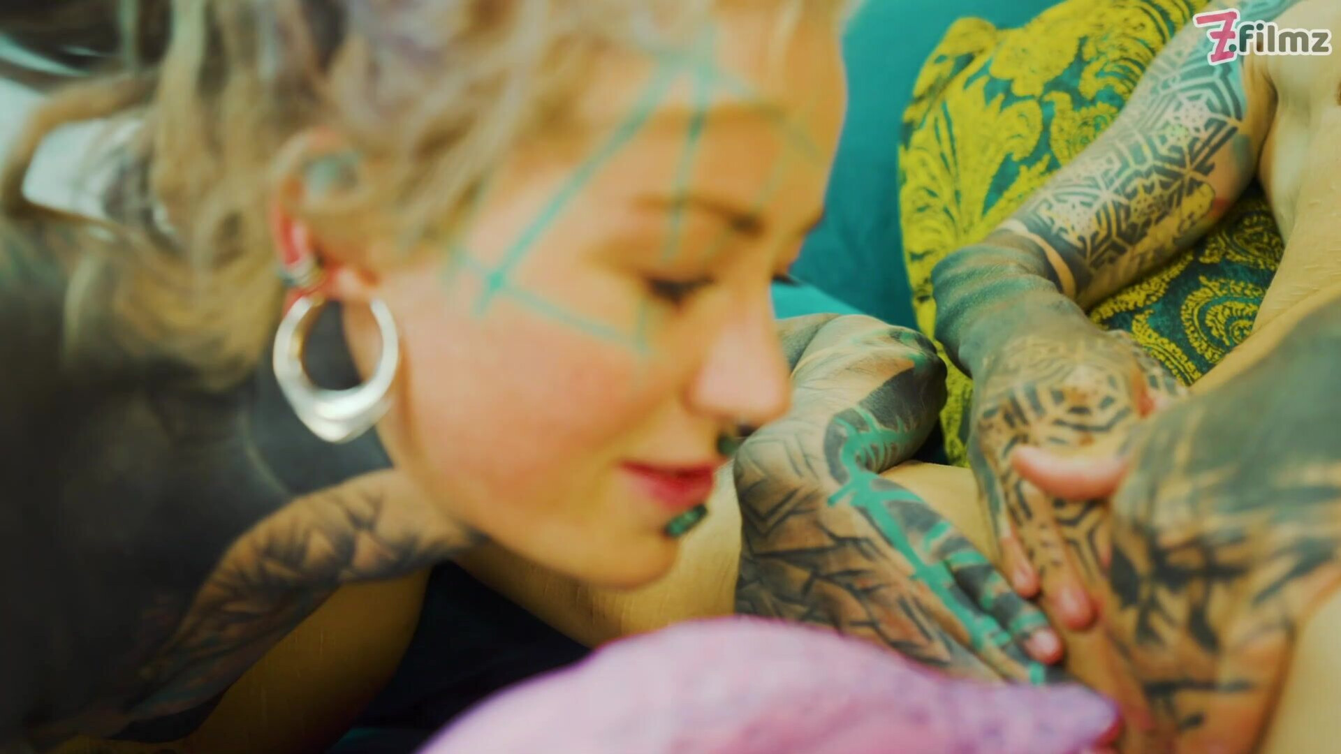 Alt beauty Anuskatzz stuffs Nahluu's pussy - zfilmz - tattoos - tattooed - trans - pussy licking - fingering - toy - blonde - small tits - piercings