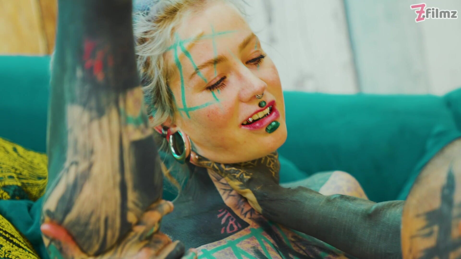 Alt beauty Anuskatzz stuffs Nahluu's pussy - zfilmz - tattoos - tattooed - trans - pussy licking - fingering - toy - blonde - small tits - piercings