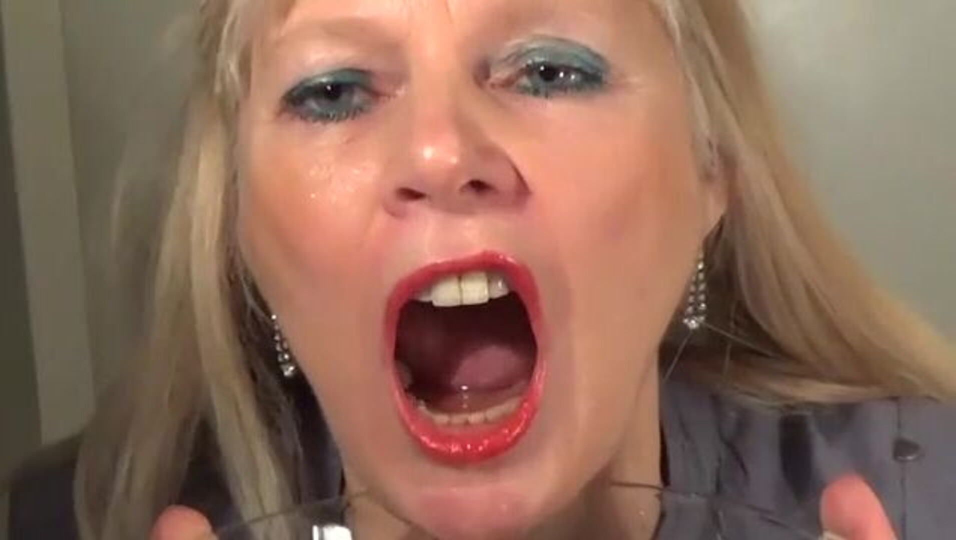 Amateur mature piss drinking facial - pissslut - cumslut - cocksucking - wet - piss - mature