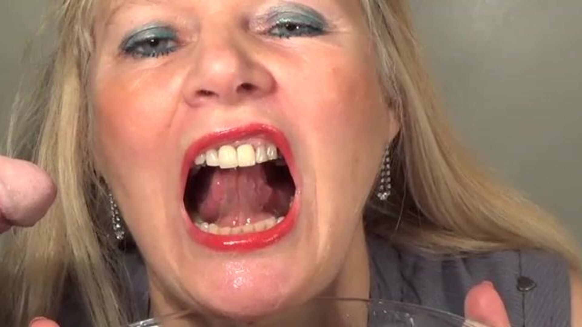 Amateur mature piss drinking facial - pissslut - cumslut - cocksucking - wet - piss - mature