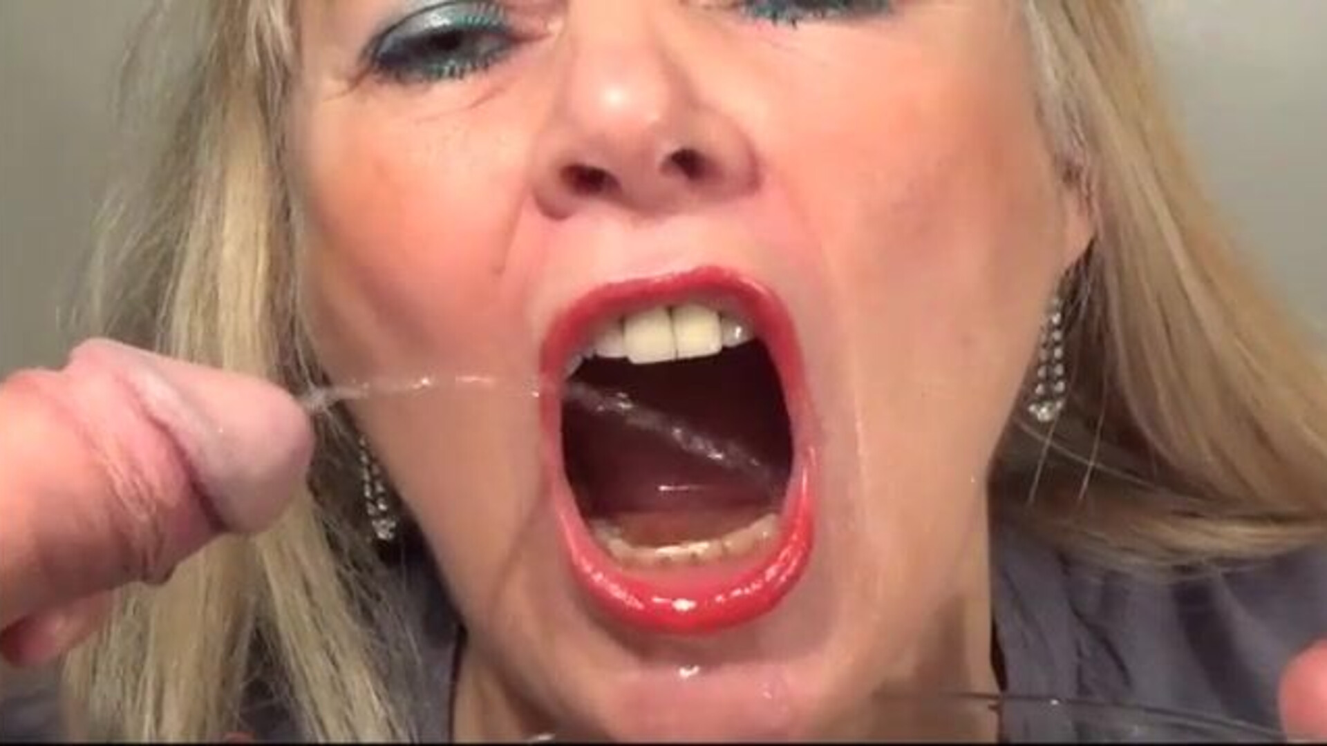 Amateur mature piss drinking facial - pissslut - cumslut - cocksucking - wet - piss - mature