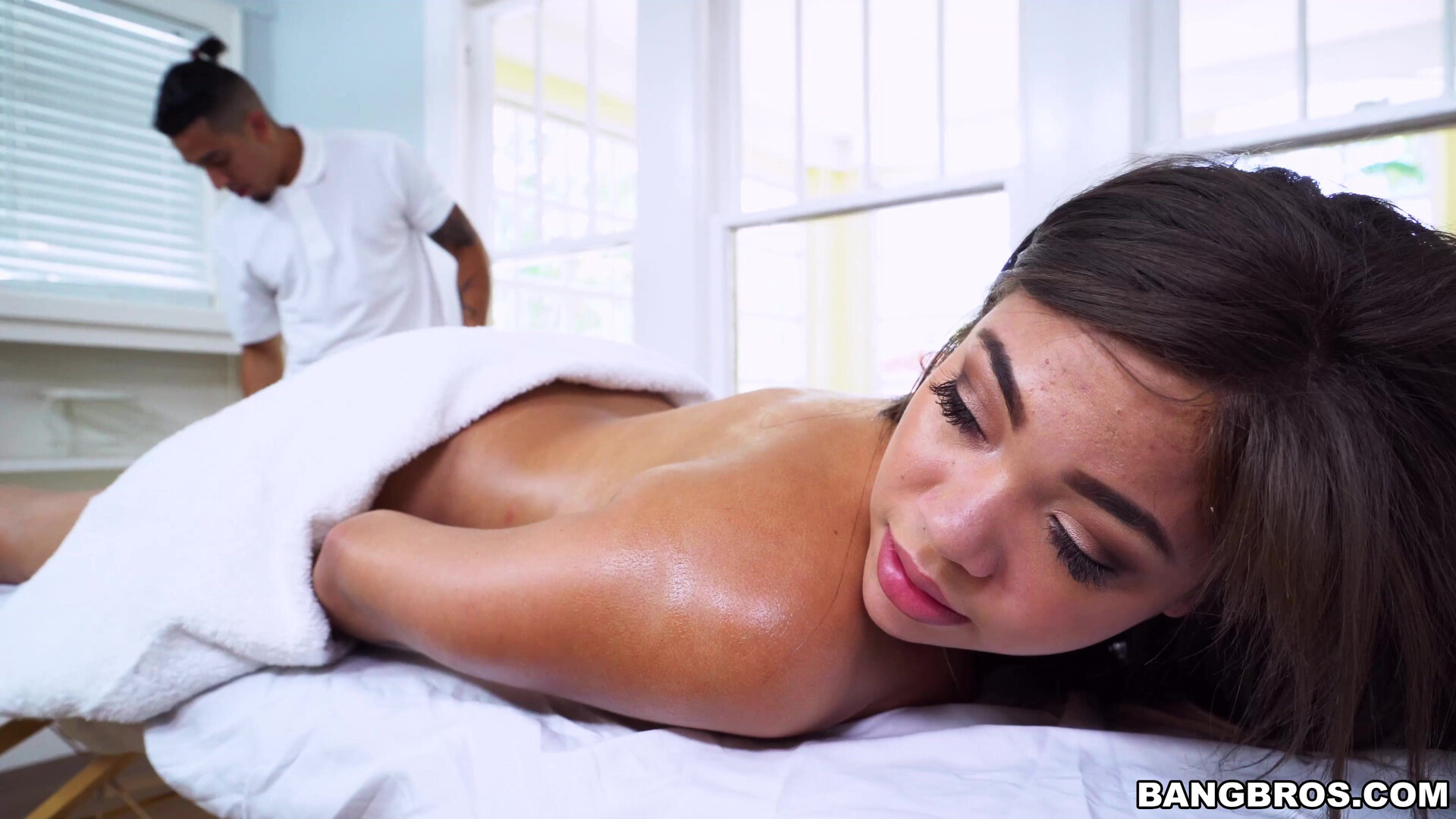 Cassidy Banks Massaging Big Tits in 4k - 4k - bigtits - brunette