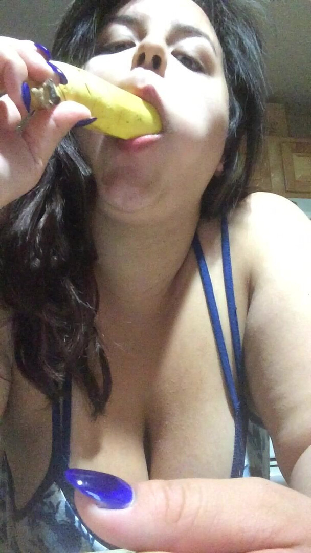 Missbustylatina Banana Down My Throat - bbw - solo - big tits