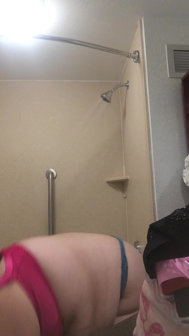 Missbustylatina Hotel Shower - bbw - solo - big tits