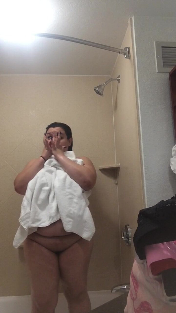Missbustylatina Hotel Shower - bbw - solo - big tits
