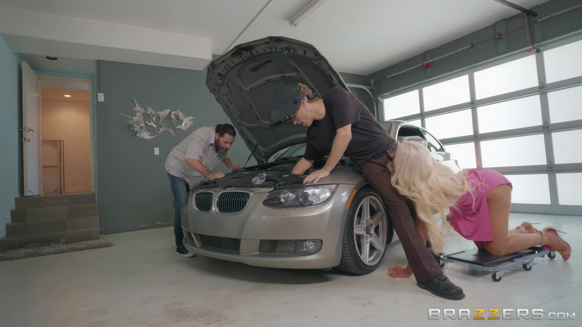 Nicolette's does the mechanic - big tits - milf - 4k