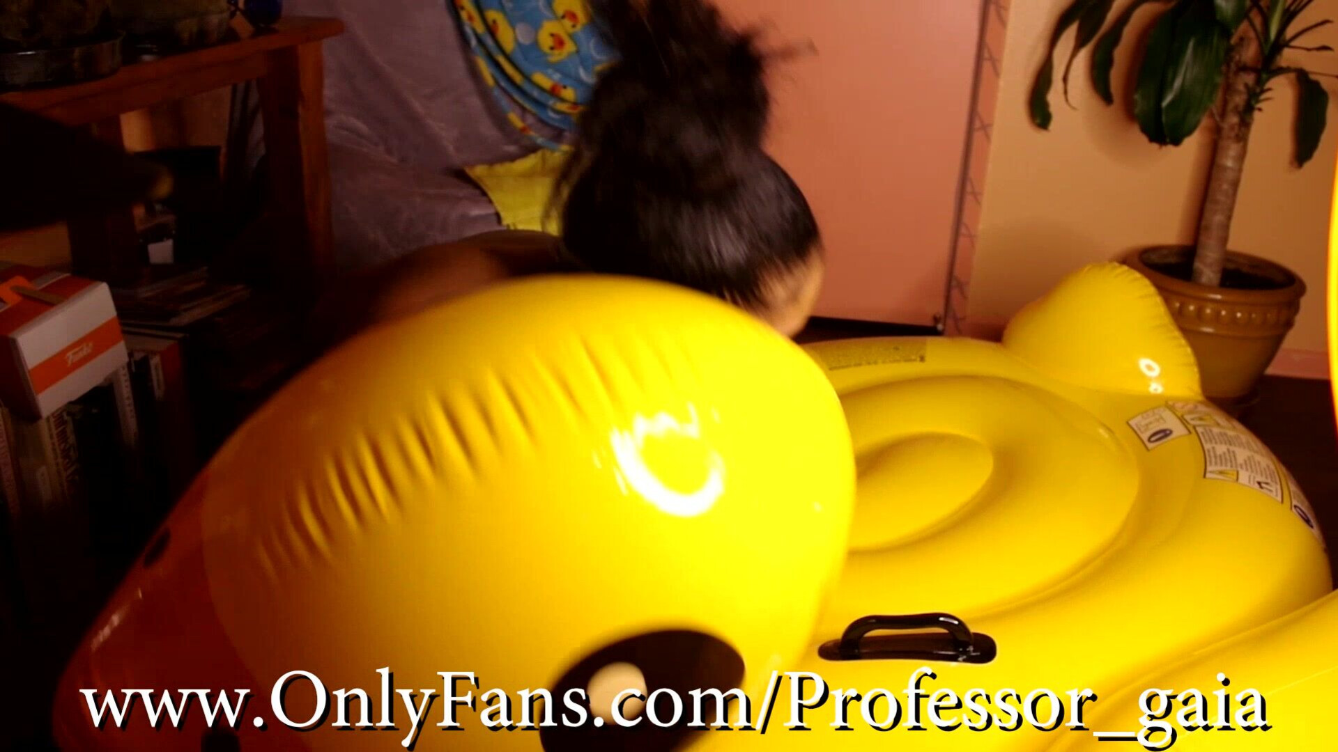Professor gaia live cam bi annual rubber ducky show 2 - bbw - big tits - solo