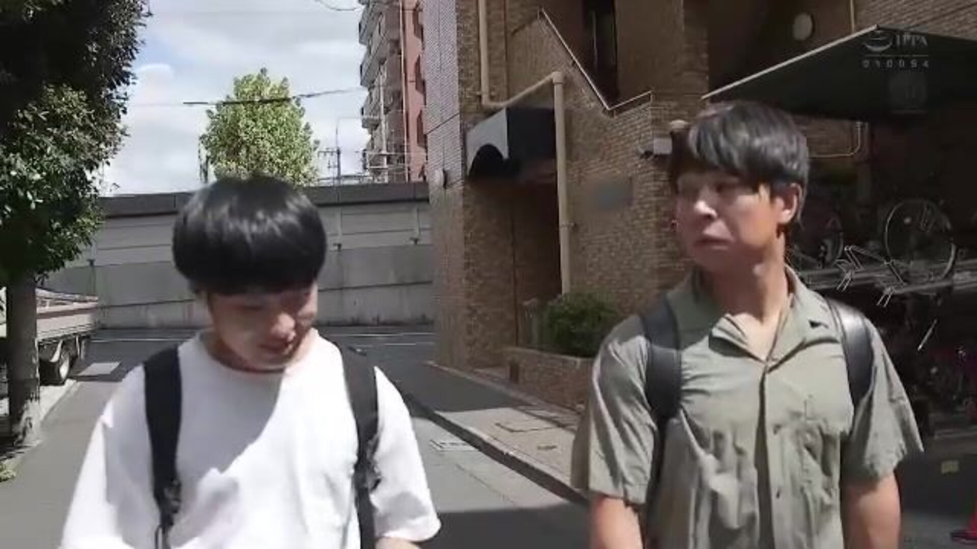 ROE 200 En la pensión de mi hijo me trataron como a un juguete sexual. Yumi Anno - madre - y - grupo - de - jovenes