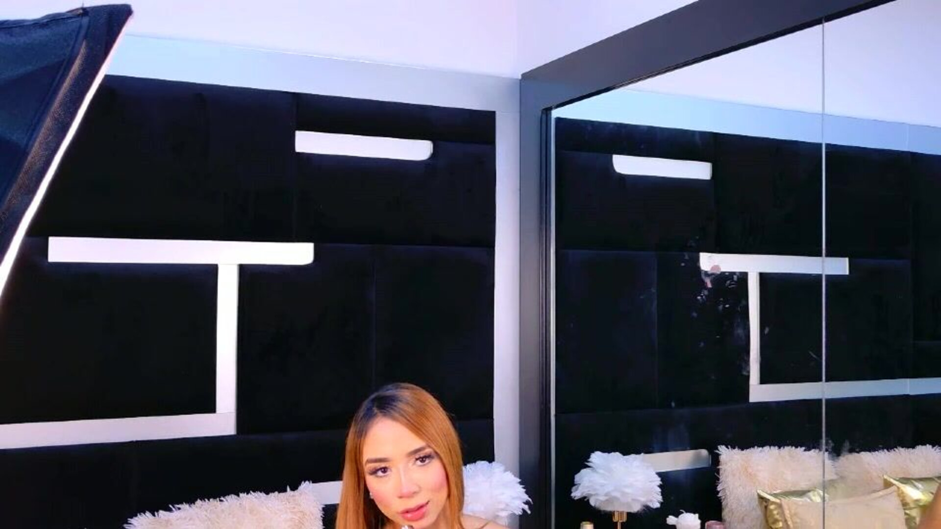 alanaferrara 2025 12 03 01h13m33s - webcam