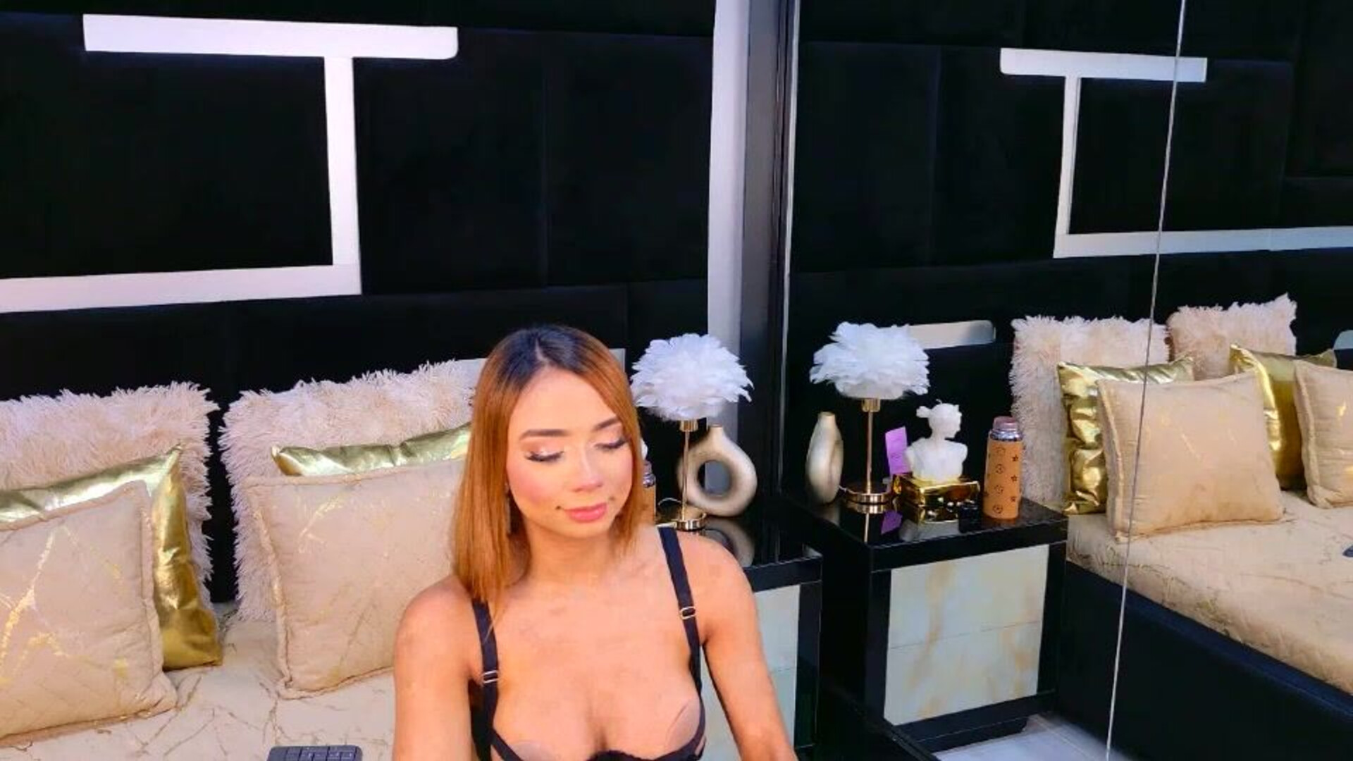 alanaferrara 2025 12 04 17h54m47s - webcam