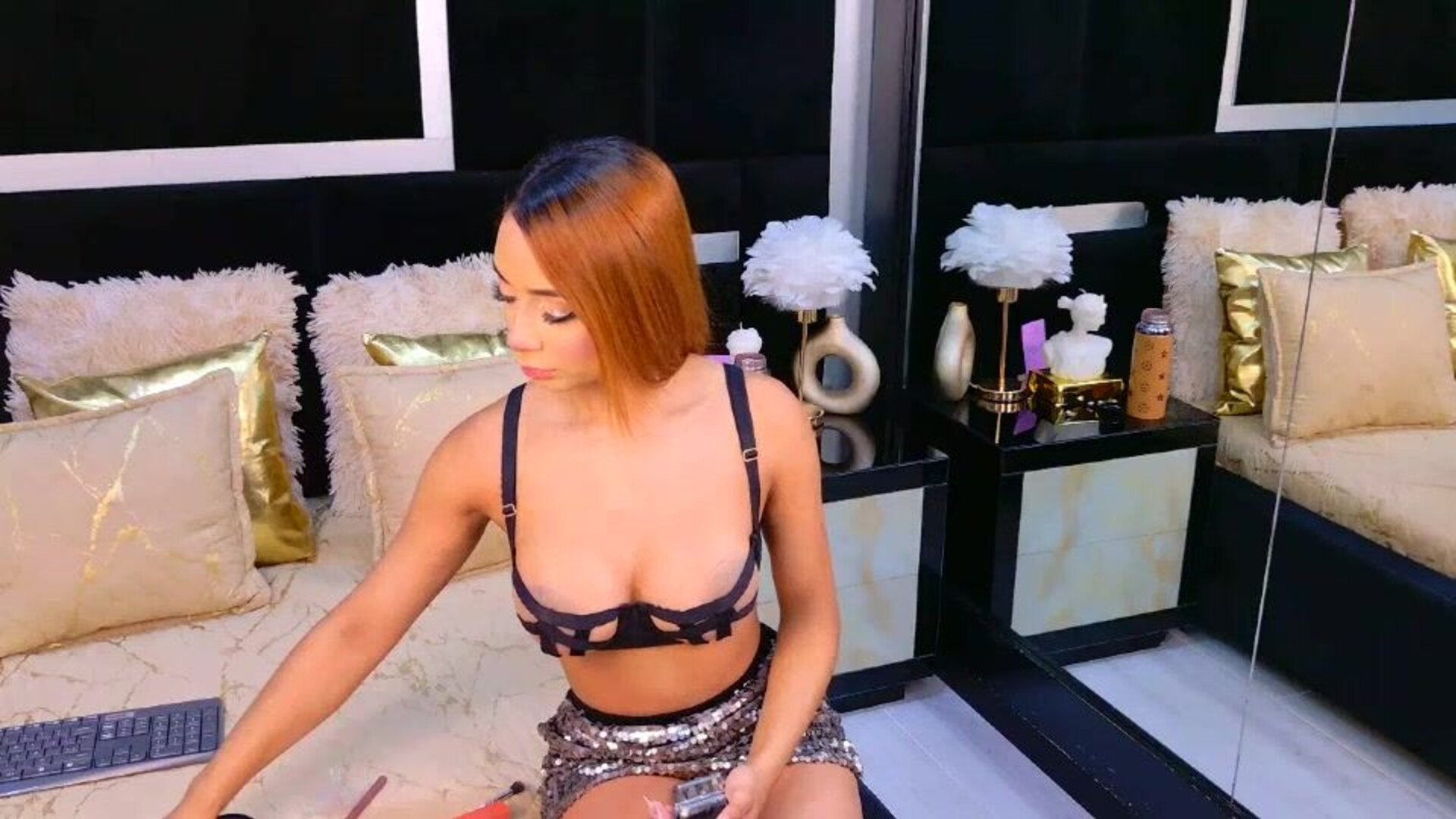 alanaferrara 2025 12 04 17h54m47s - webcam