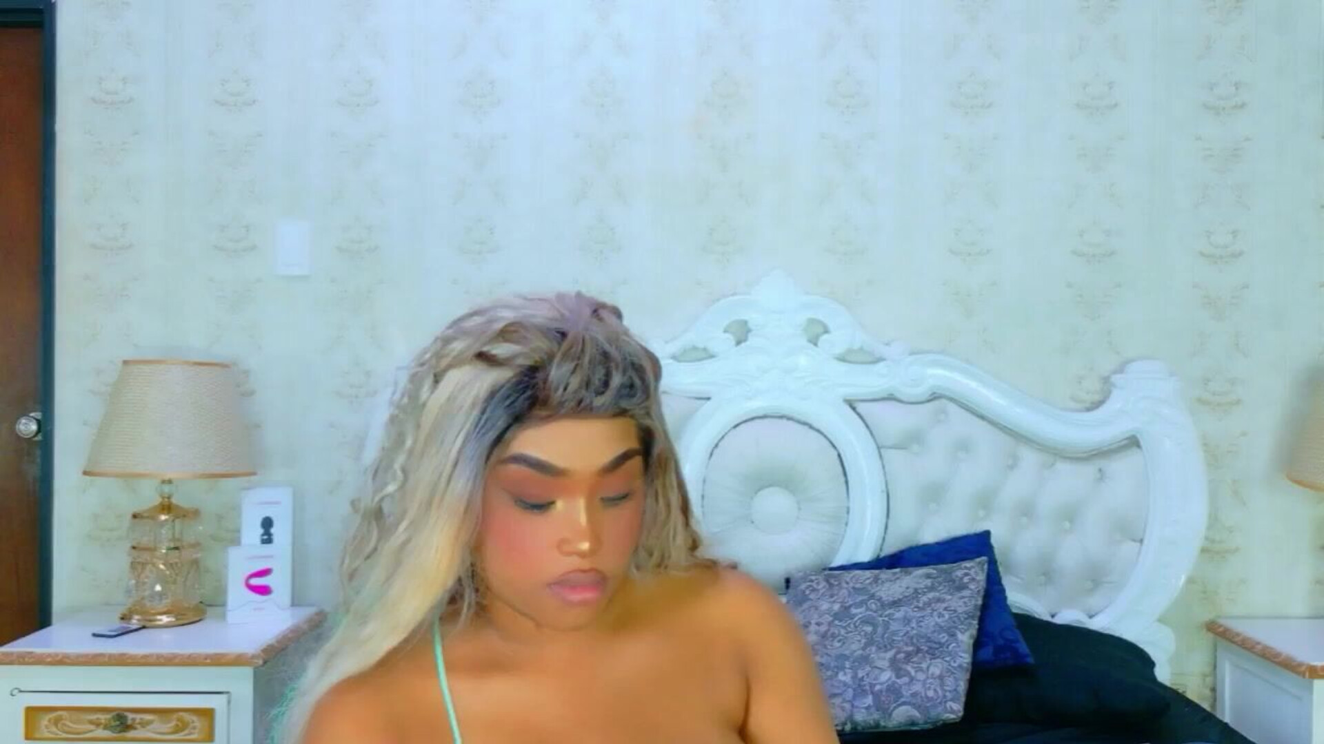 tianah glow 2025 12 24 17h22m05s - webcam