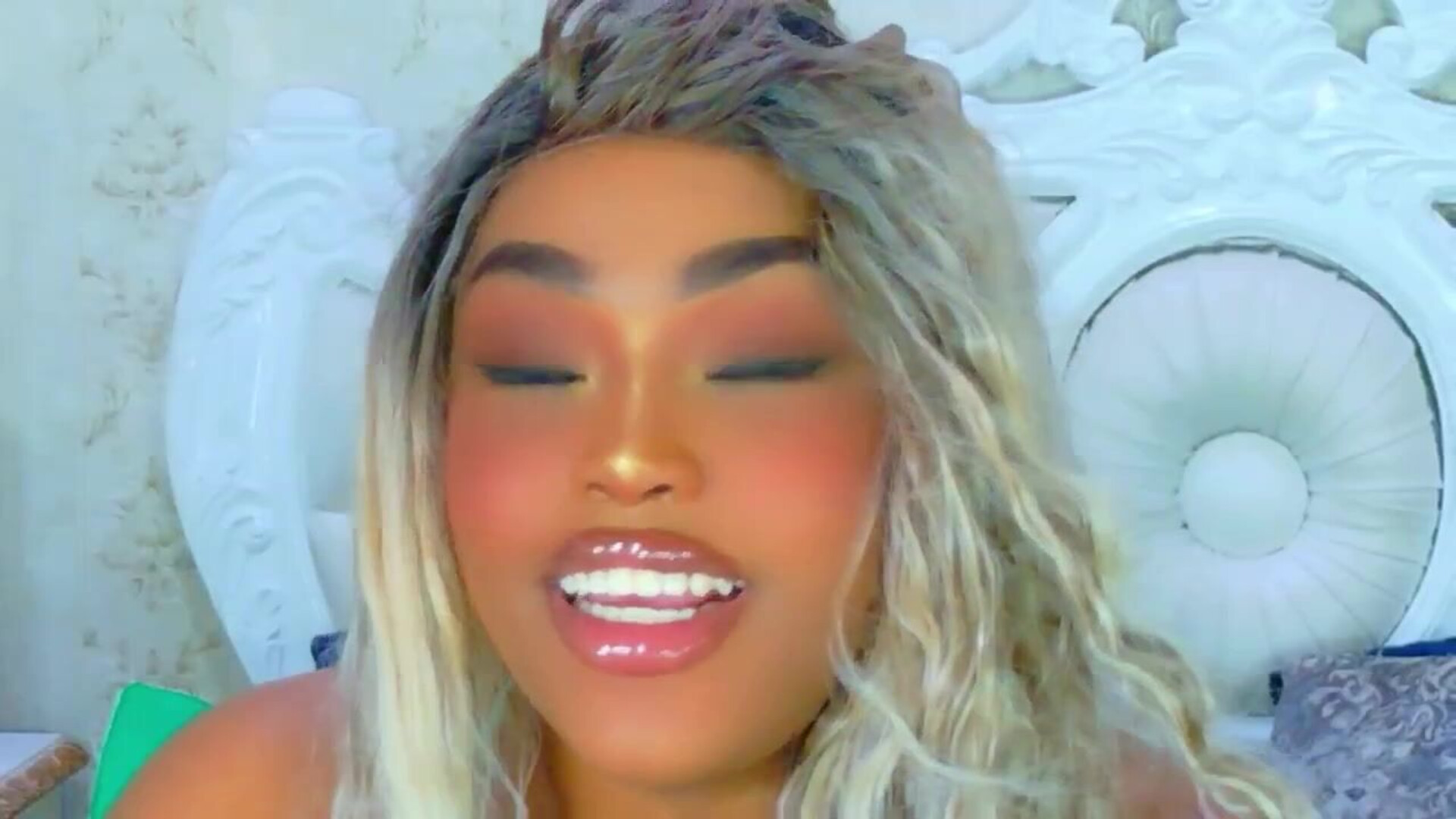 tianah glow 2025 12 24 17h22m05s - webcam