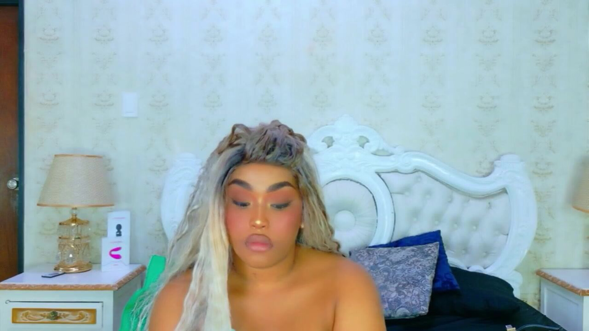 tianah glow 2025 12 24 17h22m05s - webcam
