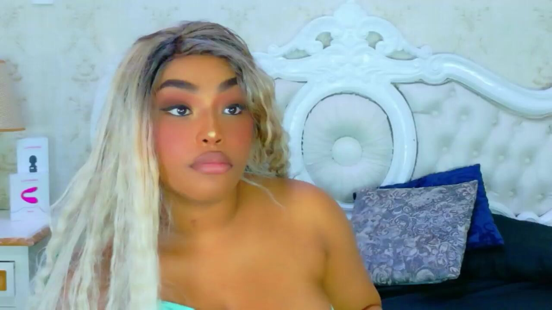 tianah glow 2025 12 24 17h22m05s - webcam