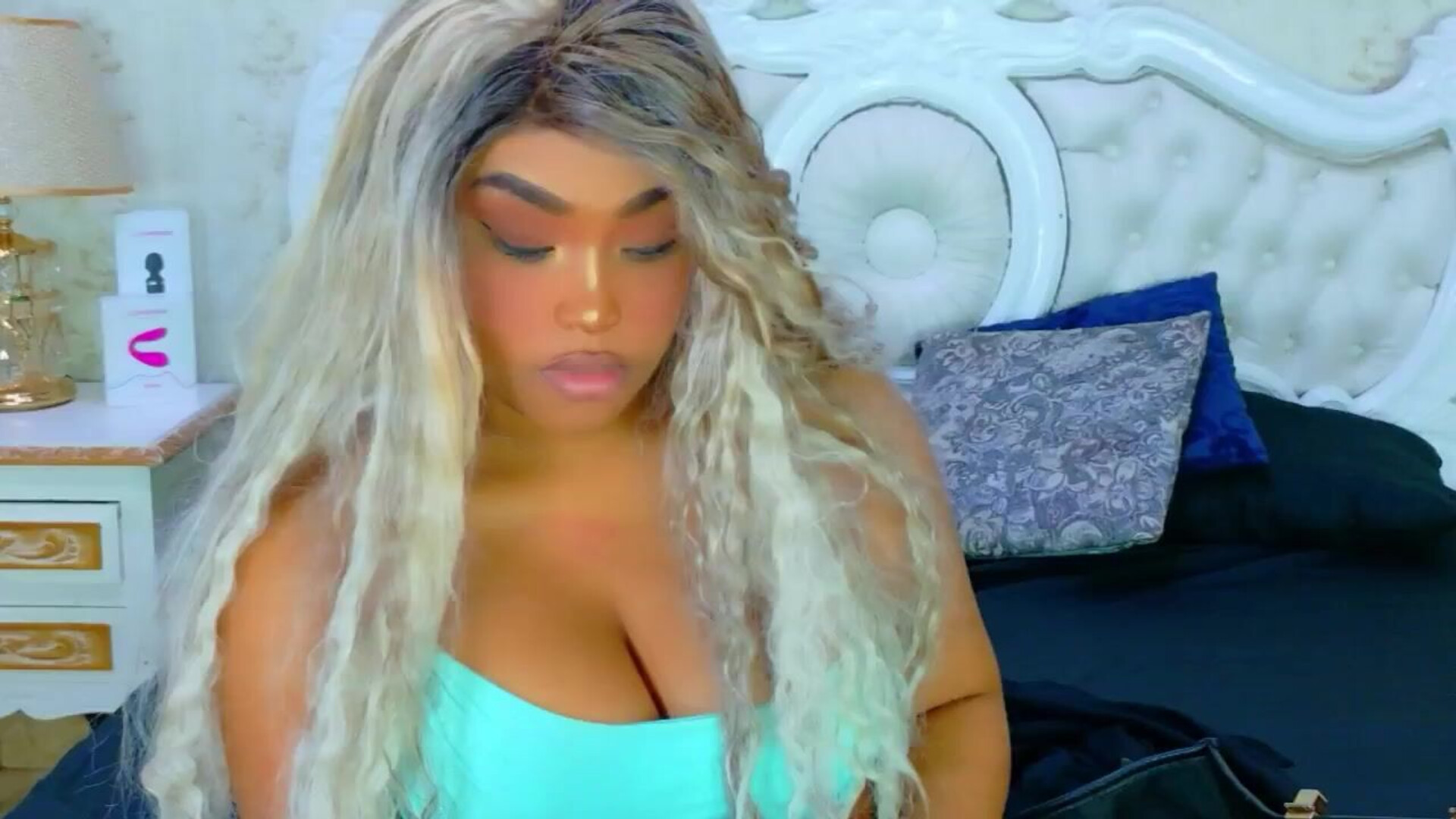 tianah glow 2025 12 24 17h22m05s - webcam