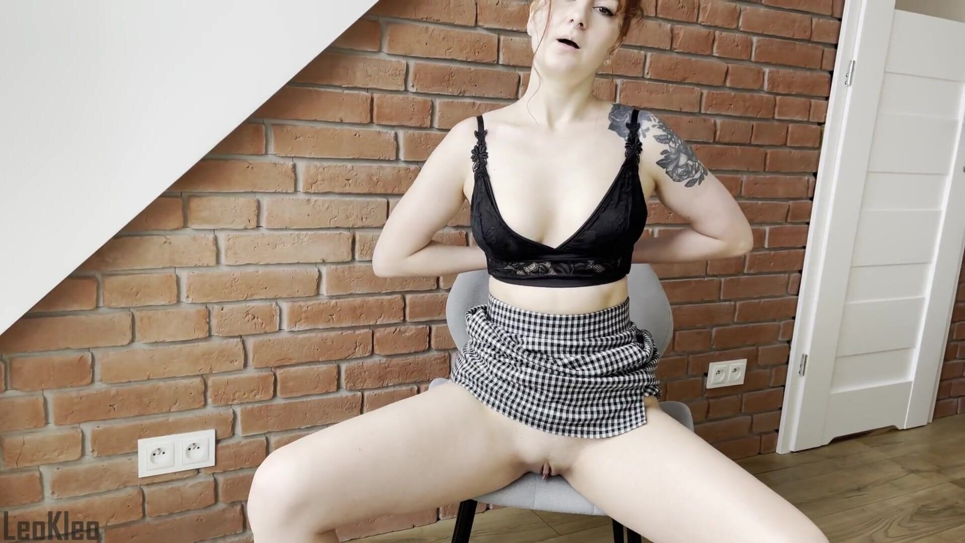 Leokleo A Beautiful Girl Lifts Her Skirt, Masturbates And Gets An Orgasm Kleomodel - solo - amateur - masturbation