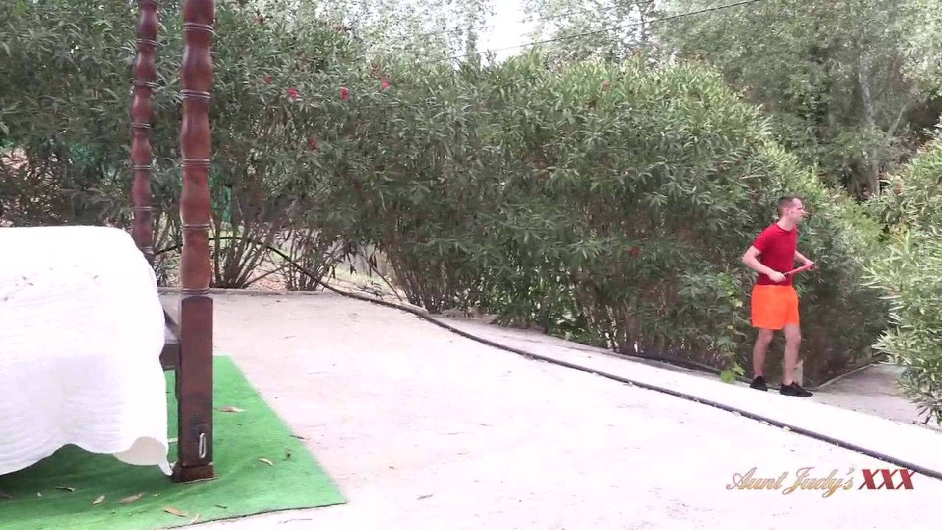 Linda Del Sol Horny MILF Linda Del Sol Seduces, Sucks, And Fucks The Gardener - latin - spanish - blowjob