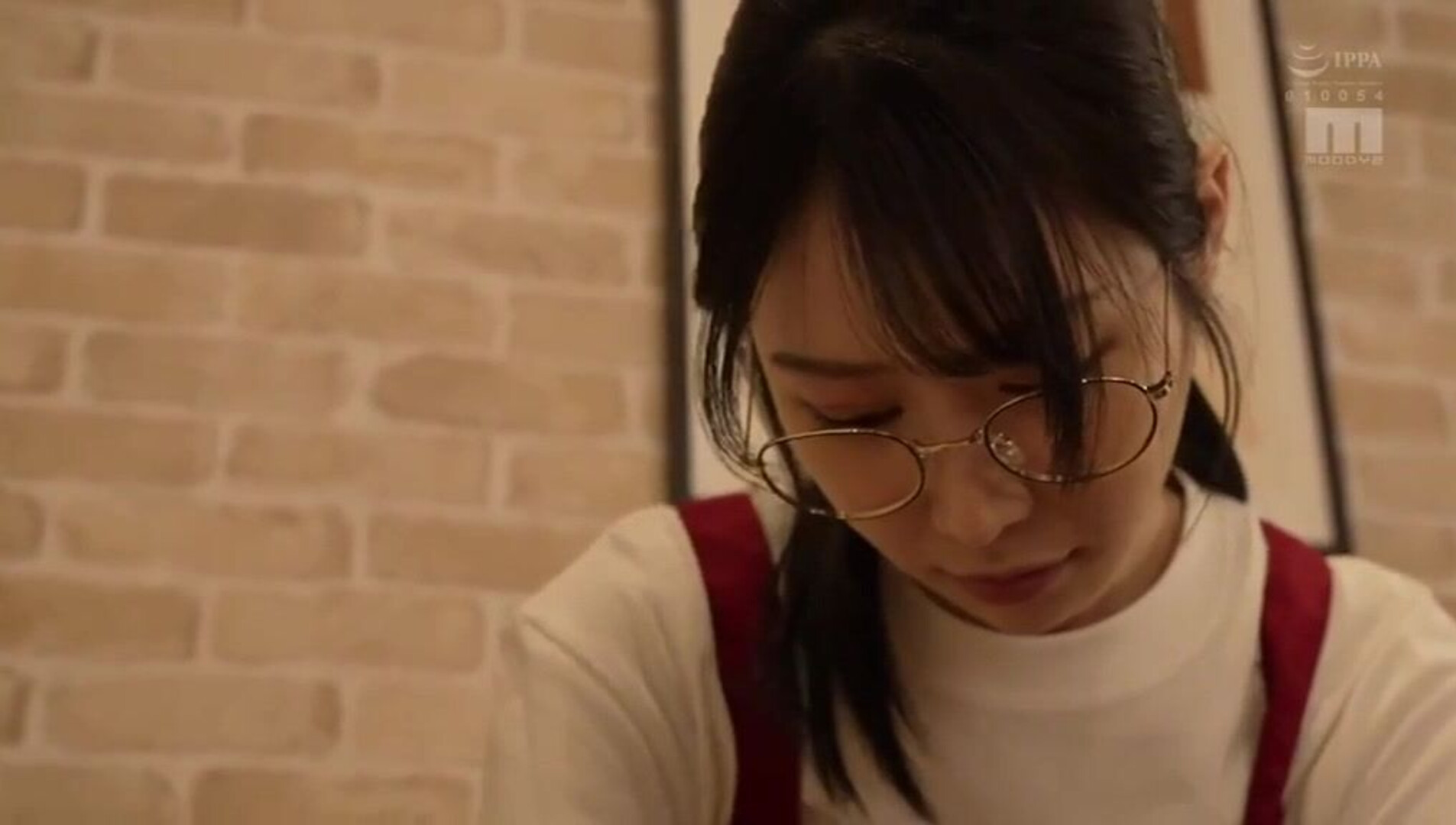 Mikr 056 — The Plain Shy Glasses Wearing Sister At Her - asian