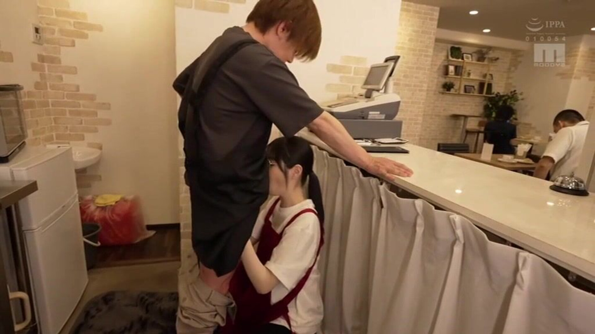Mikr 056 — The Plain Shy Glasses Wearing Sister At Her - asian