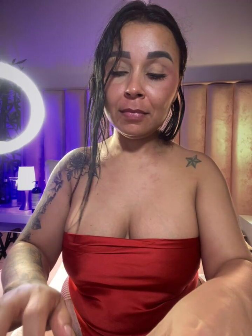 Natural BIGASS NinaSC 2025 11 29 10 48 - webcam