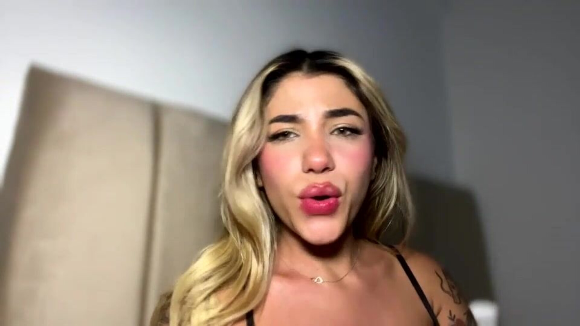 Penelopeblack 2025 12 06 21H30m09s - webcam
