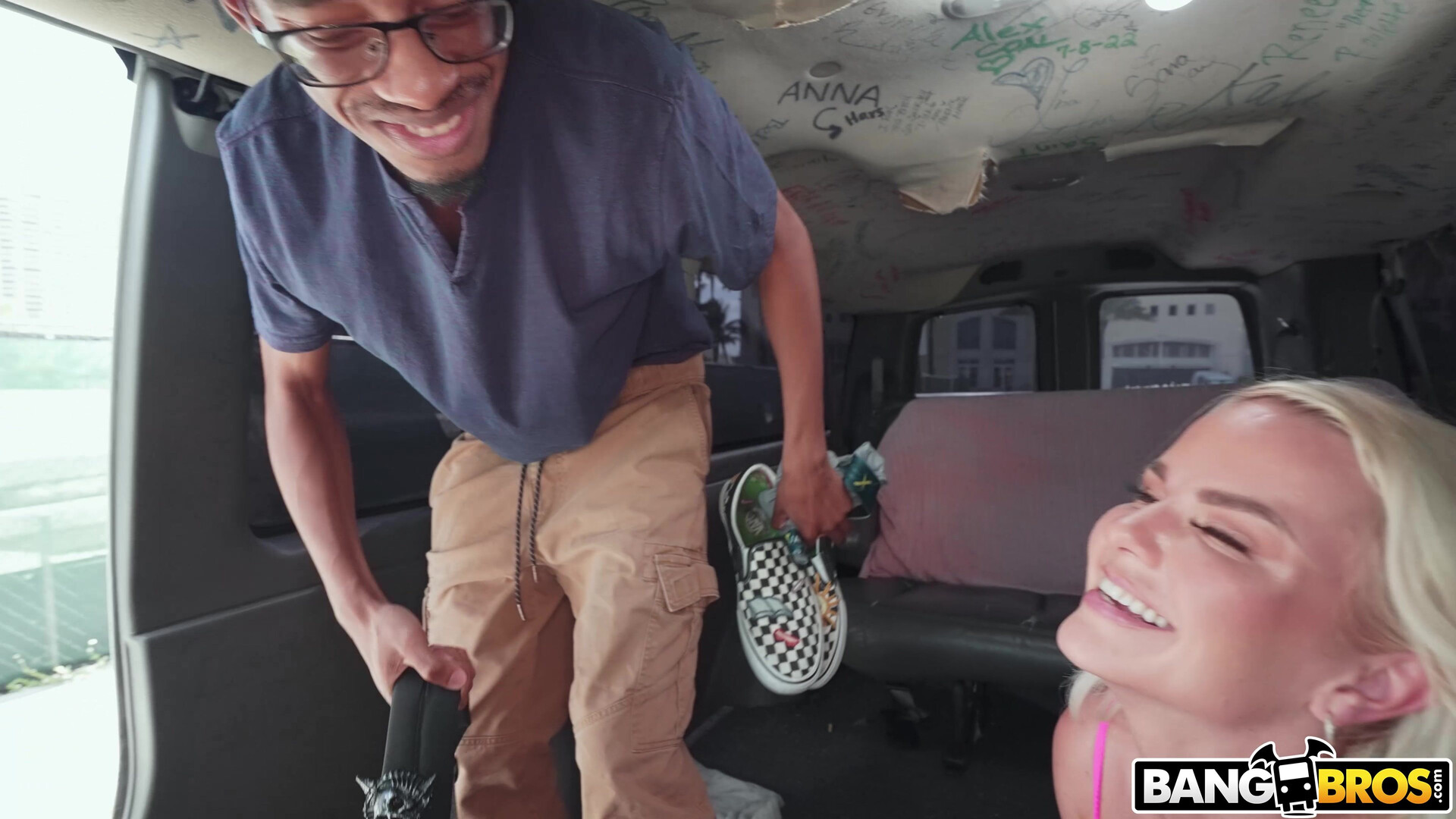 Slimthick Vic Reverse Bus in 4k - 4k - bigtits - bigass