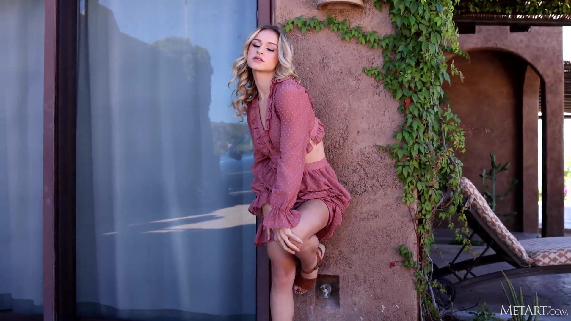 Tavia in a dream - girl - posing