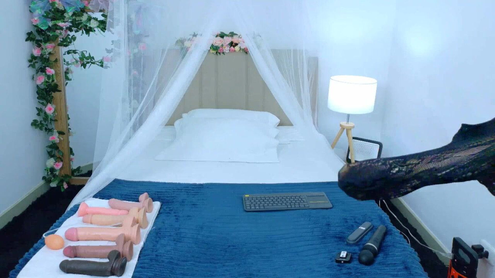 foxxy lov 2025 11 20 19h10m36s - webcam