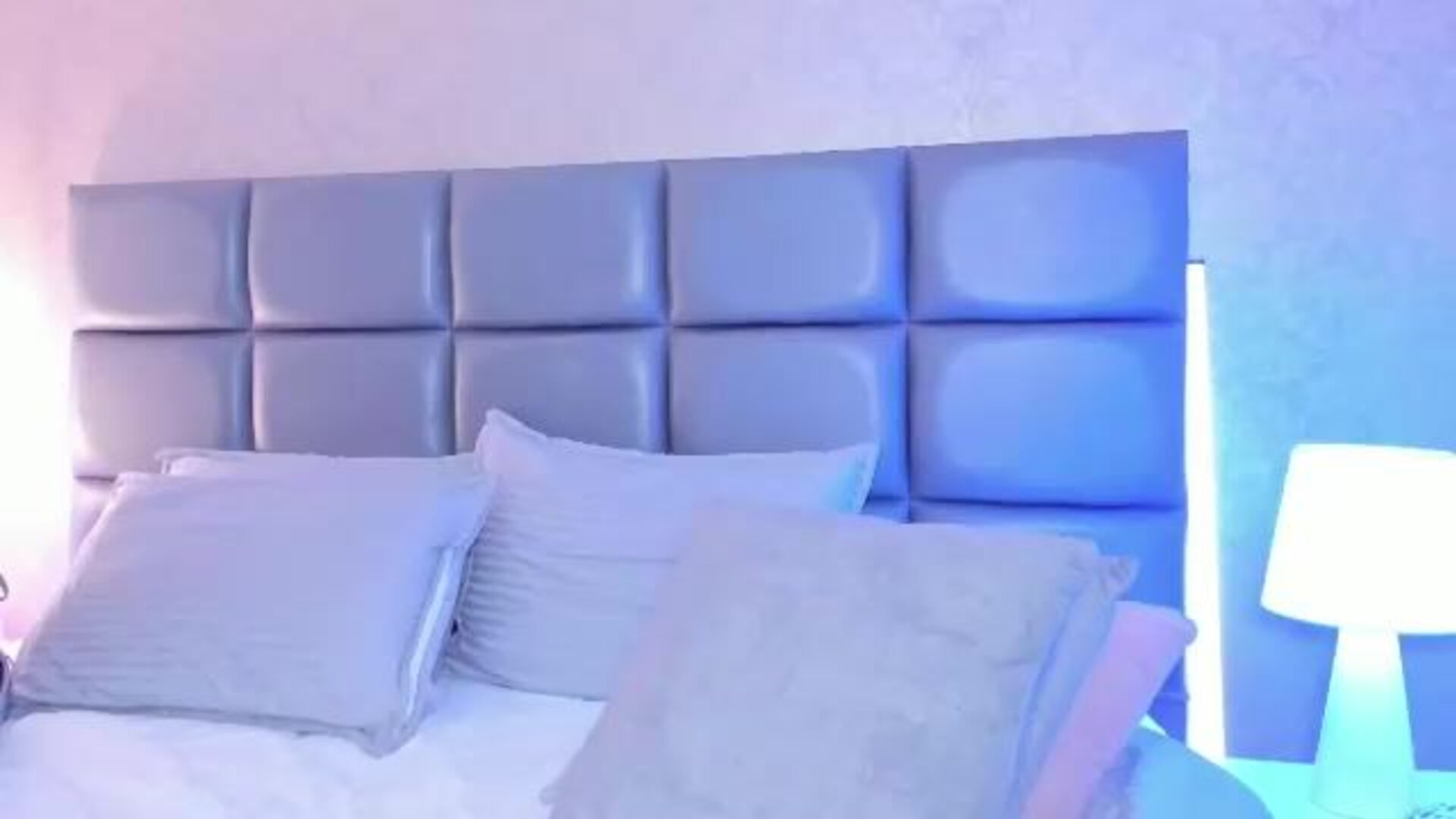 laurahott 2025 12 02 15h20m57s - webcam