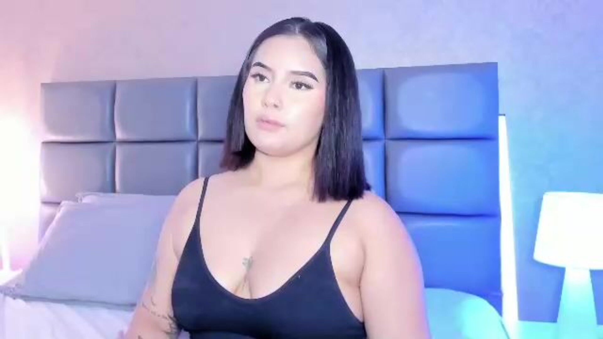 laurahott 2025 12 02 17h35m04s - webcam