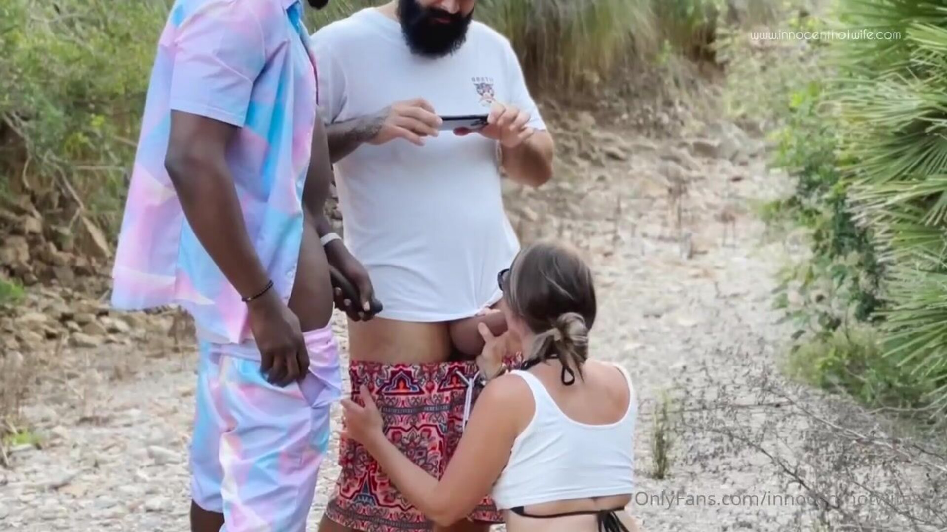 Vacaciones con el esposo y amigo - milf - blowjob - interracial - threesome - wife