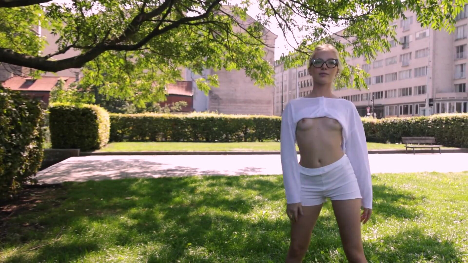Bella Spark aka Emma White Isabel Dolcè Emma In White In Public - teen - babe