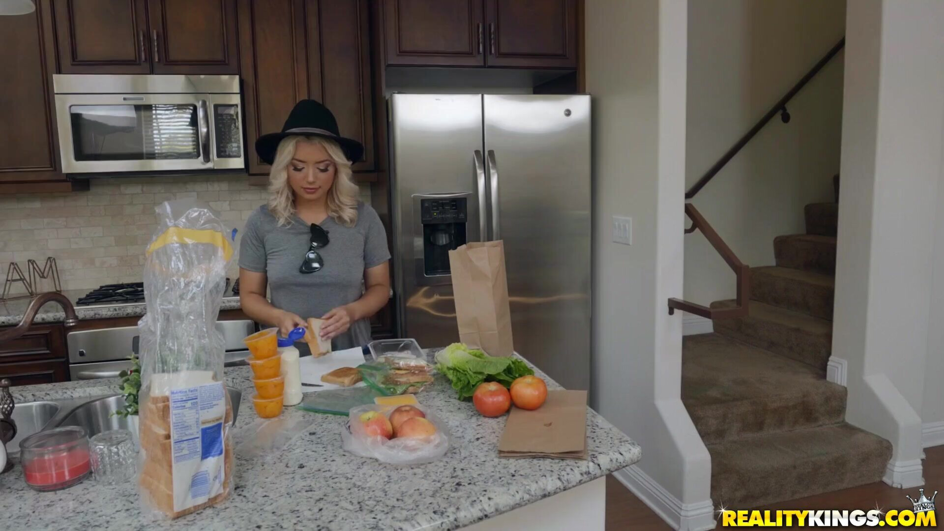 Daisy Haze Bad Babysitter Logan Long 1080p - blonde