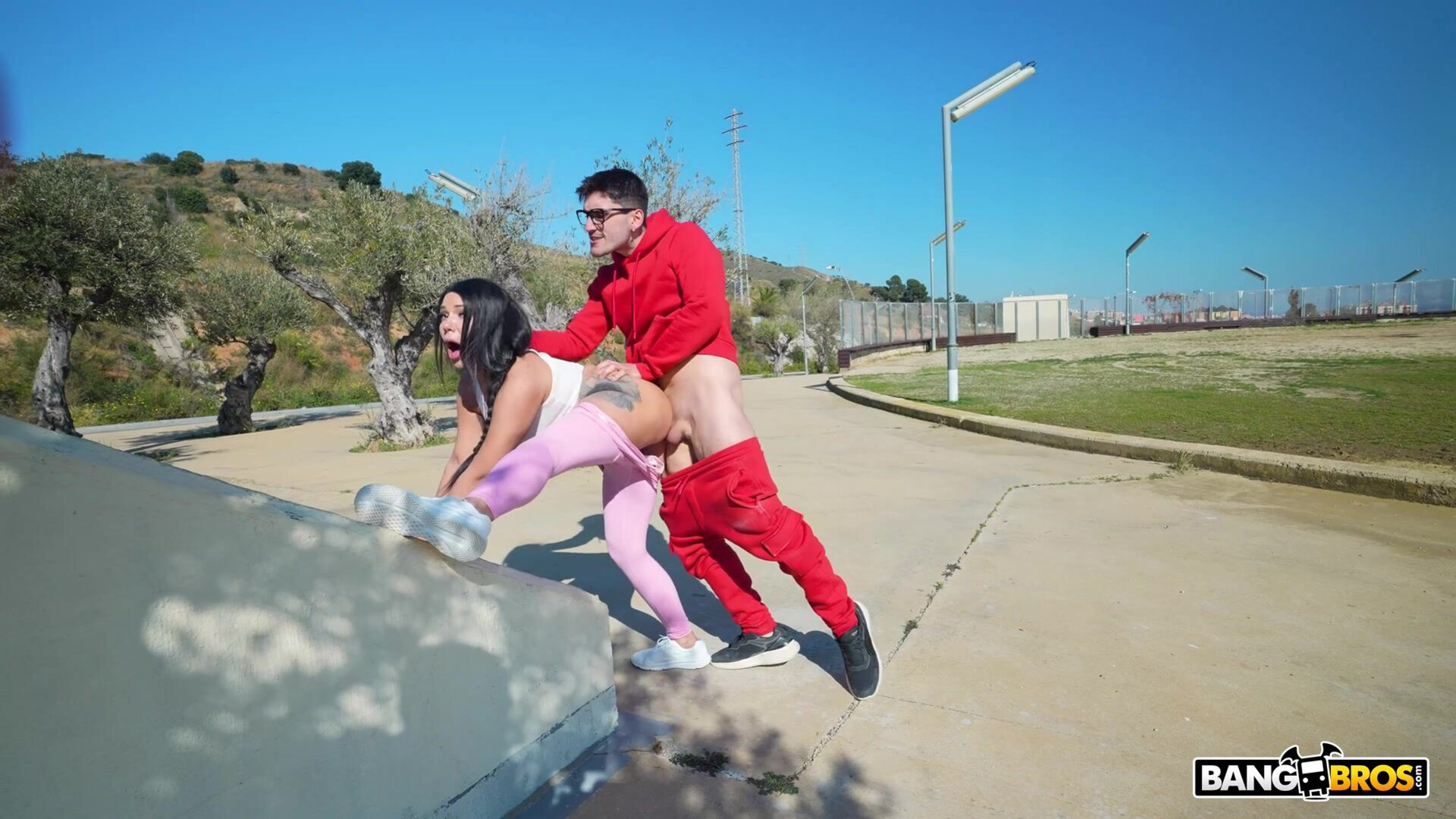 Follando a Brat2 en público - anal - duro