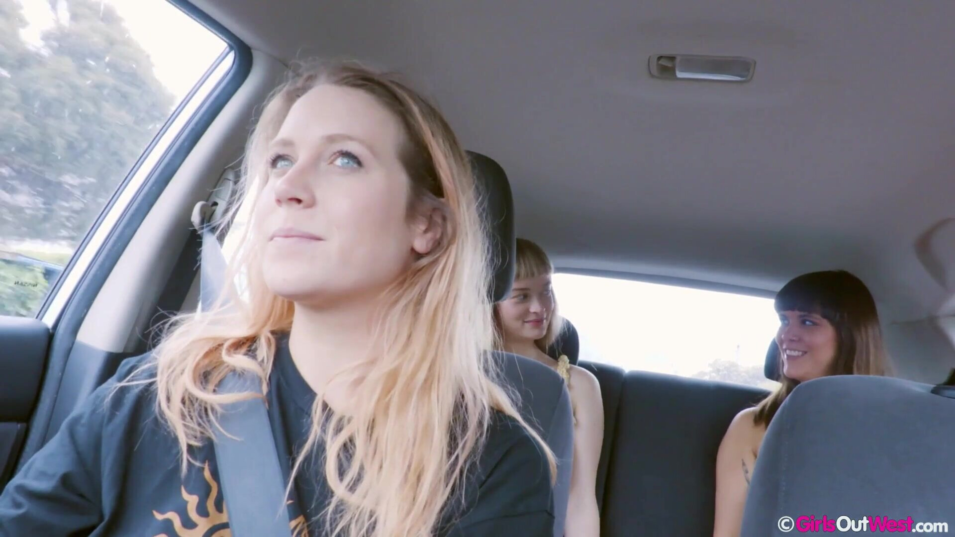 Laney Day & Blake Wilde Ride Sharing - lesbian - big ass - big tits