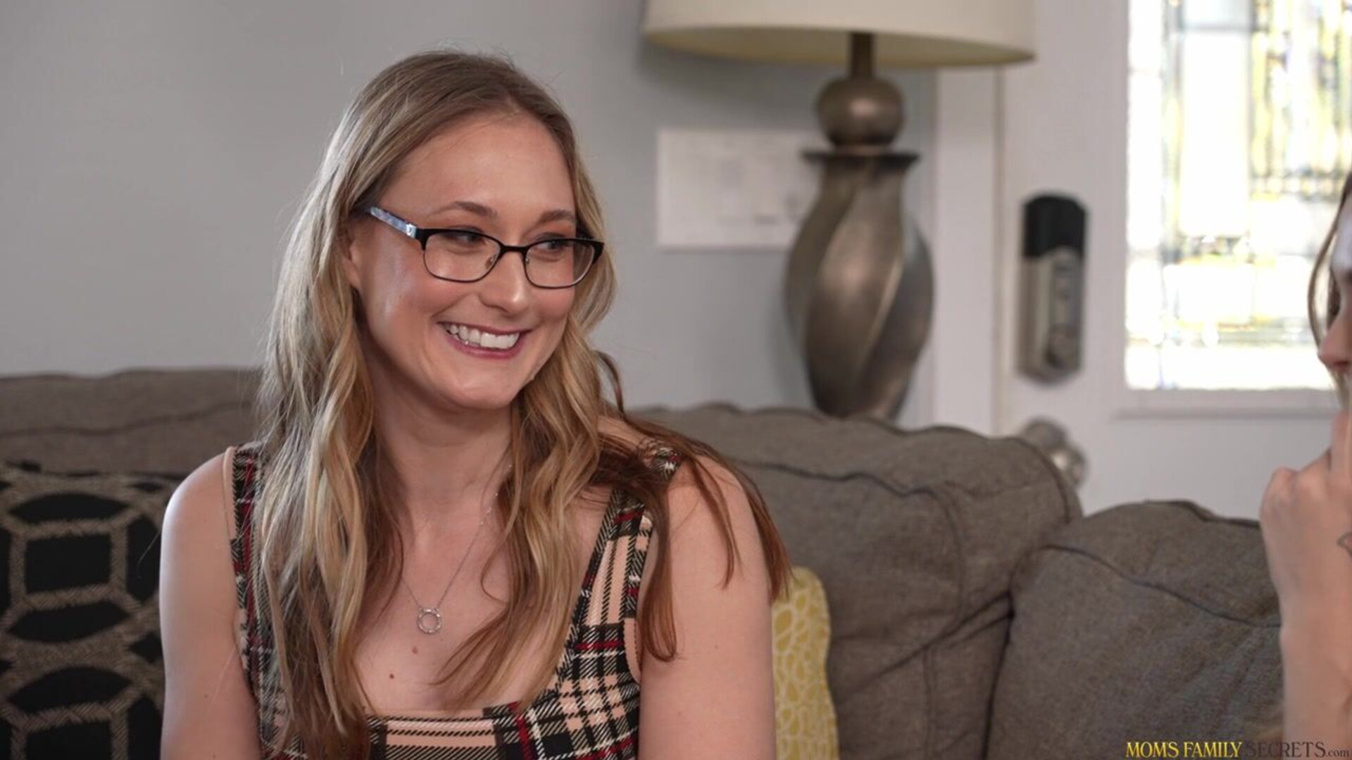 Molly Little, Ophelia Kaan – Wedding Planner - milf - treesome - blowjob