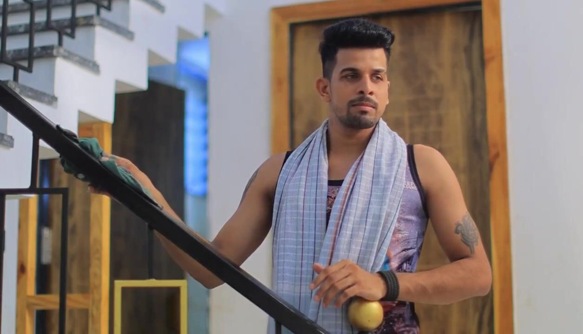 Saali Aadhi Gharwali Season 01 Episode 01 Uncut - neelam - sapnasappu - tinanandy - tinadutta - sucharitabhattacharya - alkaraj - priyagamre - bhartijha - ayushijaiswal - suhanakhan