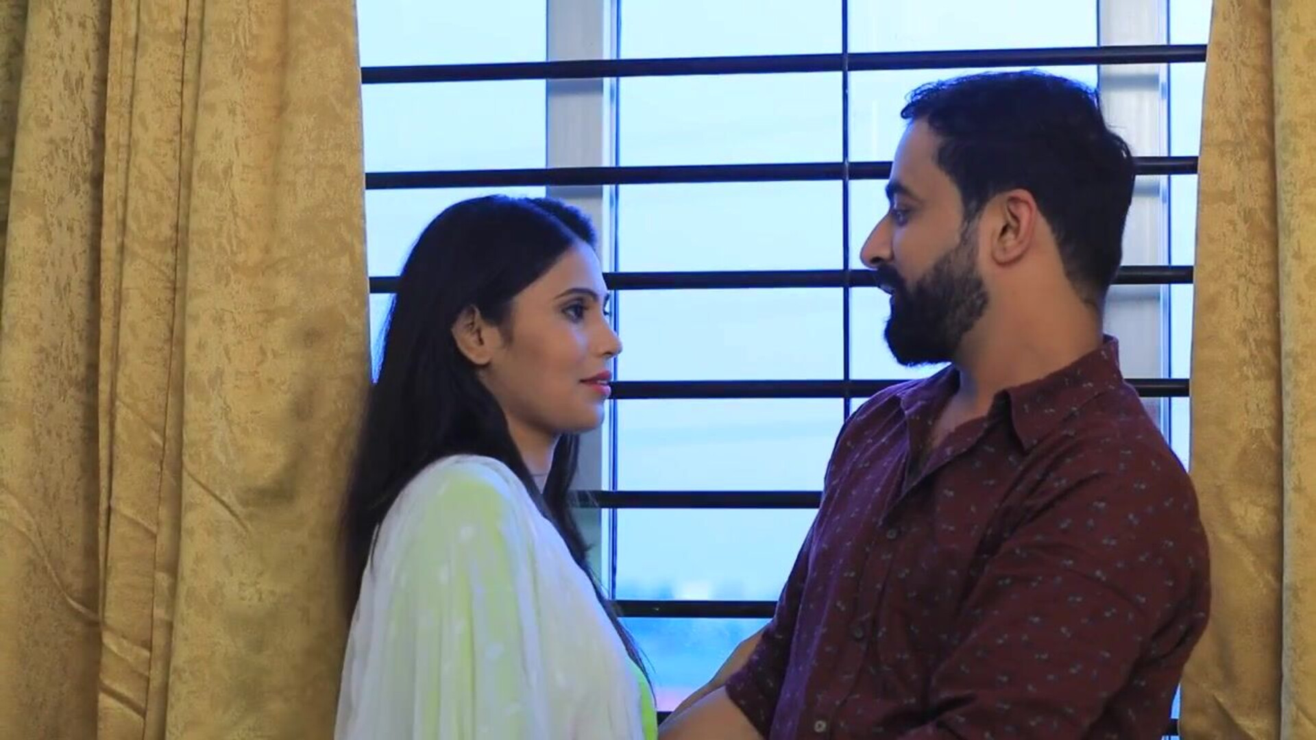 Saali Aadhi Gharwali Season 01 Episode 01 Uncut - neelam - sapnasappu - tinanandy - tinadutta - sucharitabhattacharya - alkaraj - priyagamre - bhartijha - ayushijaiswal - suhanakhan