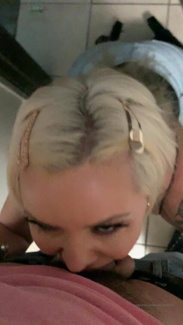 Tinkle Time With Nina Elle - hardcore - handjob