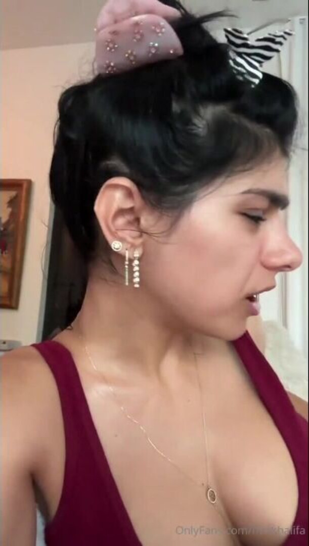 mia khalifa smoking topless titty tease ppv - big ass - big tits - blowjob - sex - fuck