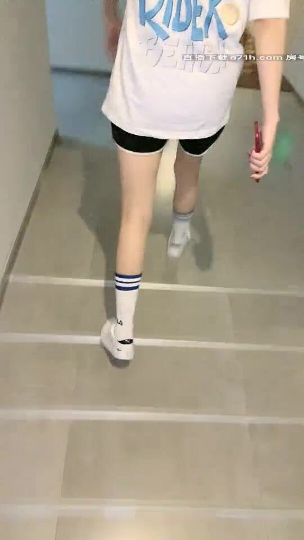 Avove 北京，13W粉丝极品骚御姐主播，【Avove 】挑战商场啪啪，夜幕下潜入厕 - asian - hardcore