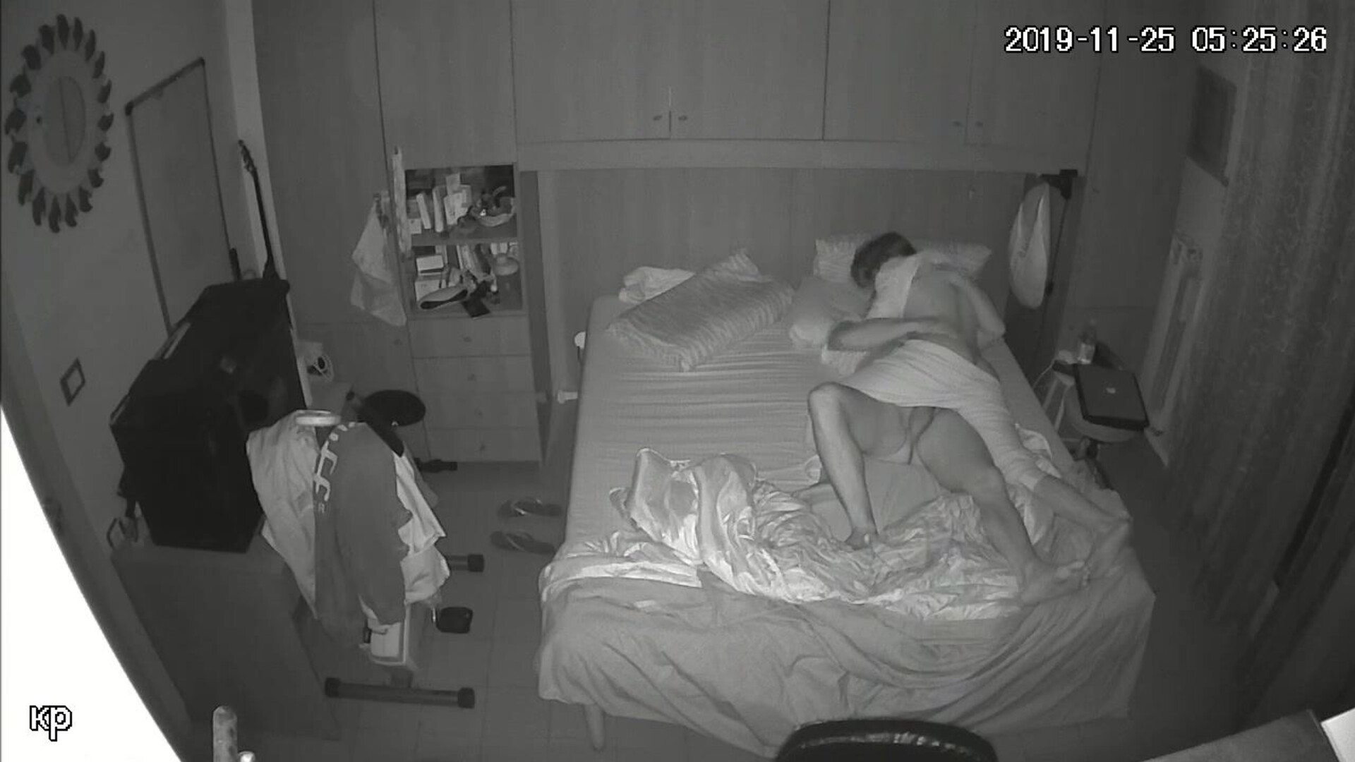 Con la esposa en la habitación - teen - girlfriend - amateur - blowjob